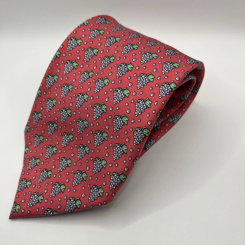 Vineyard Vines 100% Silk Pink Grapes Bunches Neck Tie